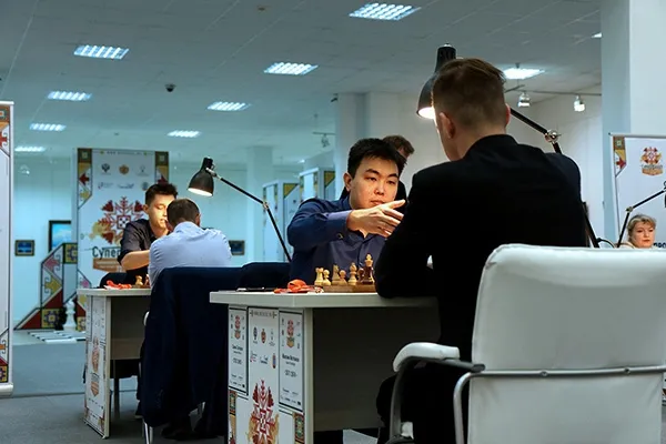 Гроссмейстер из Тольятти возглавил таблицу суперфинала после восьми туров чемпионата России