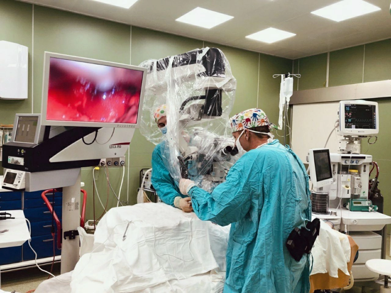 Самарские нейрохирурги провели  операцию пациенту с редкой травмой шейного позвонка