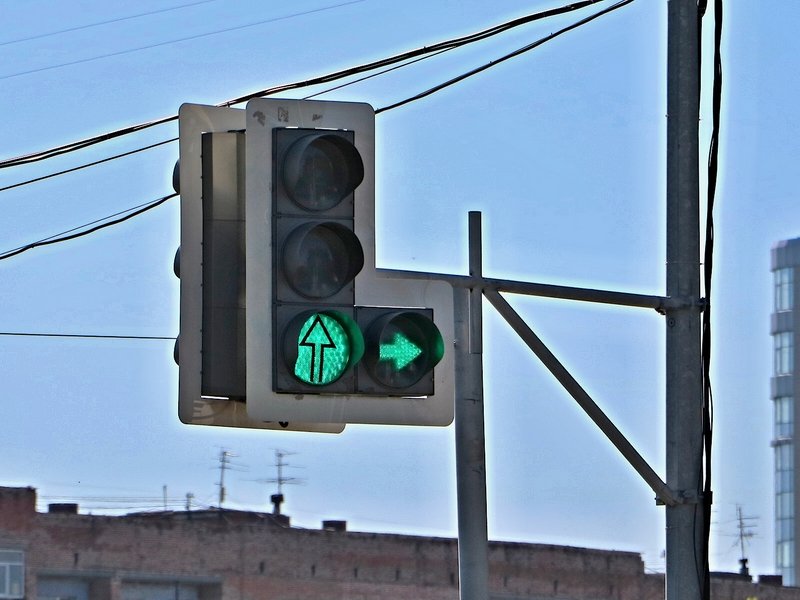 На участке улицы Ново-Садовой из-за строительства метро планируют запустить разные режимы работы светофоров