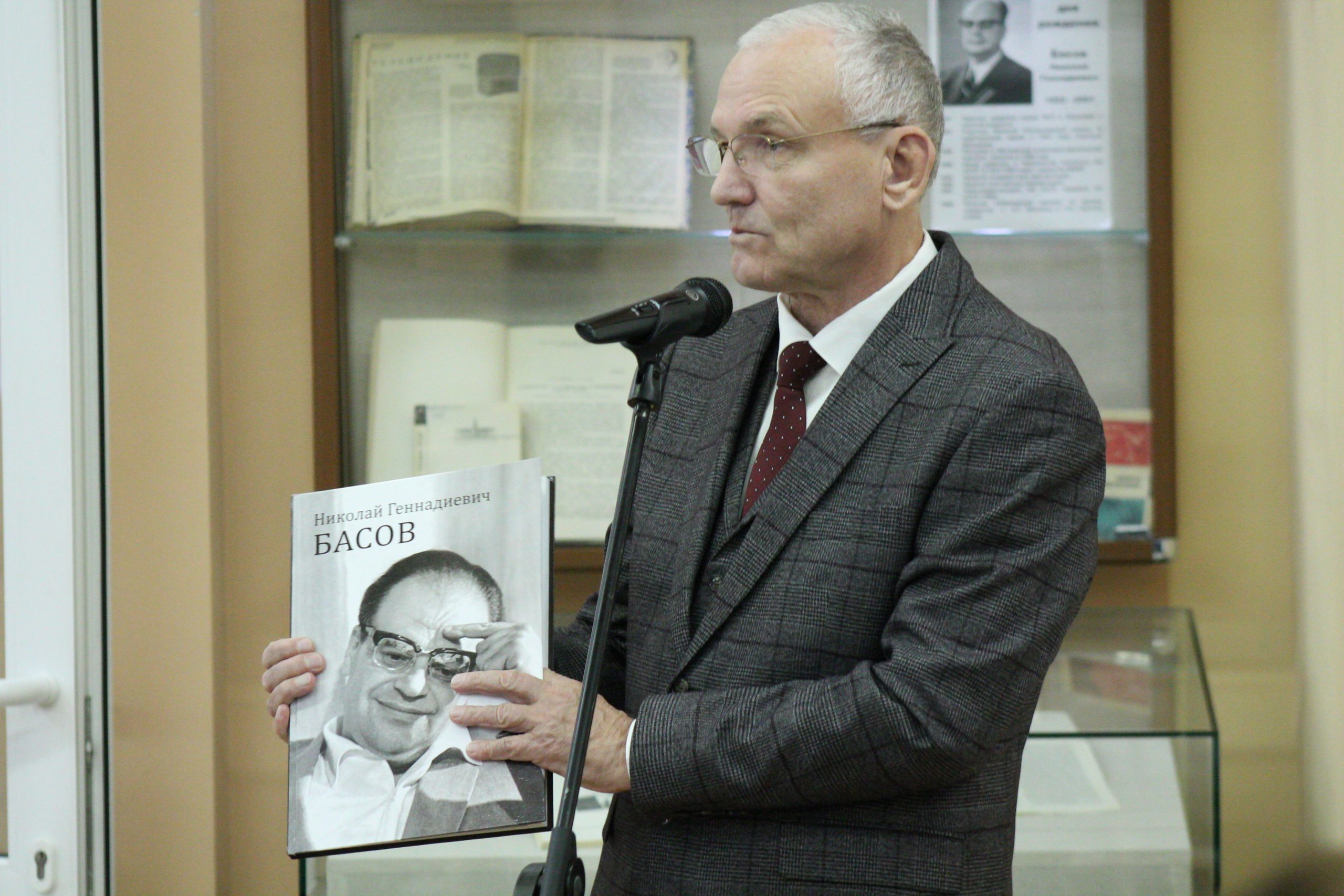 В Самарской областной библиотеке проходит выставка, посвященная 100-летию нобелевского лауреата