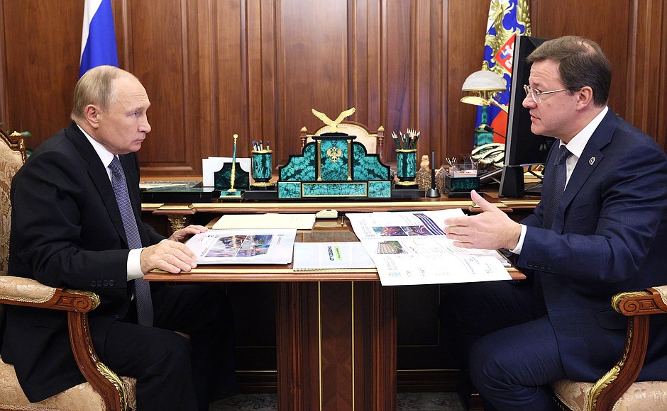 Владимир Путин и Дмитрий Азаров обсудили развитие системы здравоохранения в Самарской области