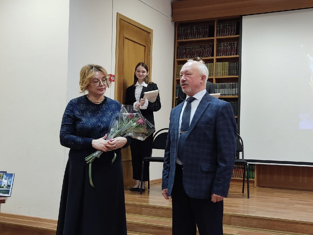 В Самарской публичной библиотеке состоялась презентация книги о театральном фестивале