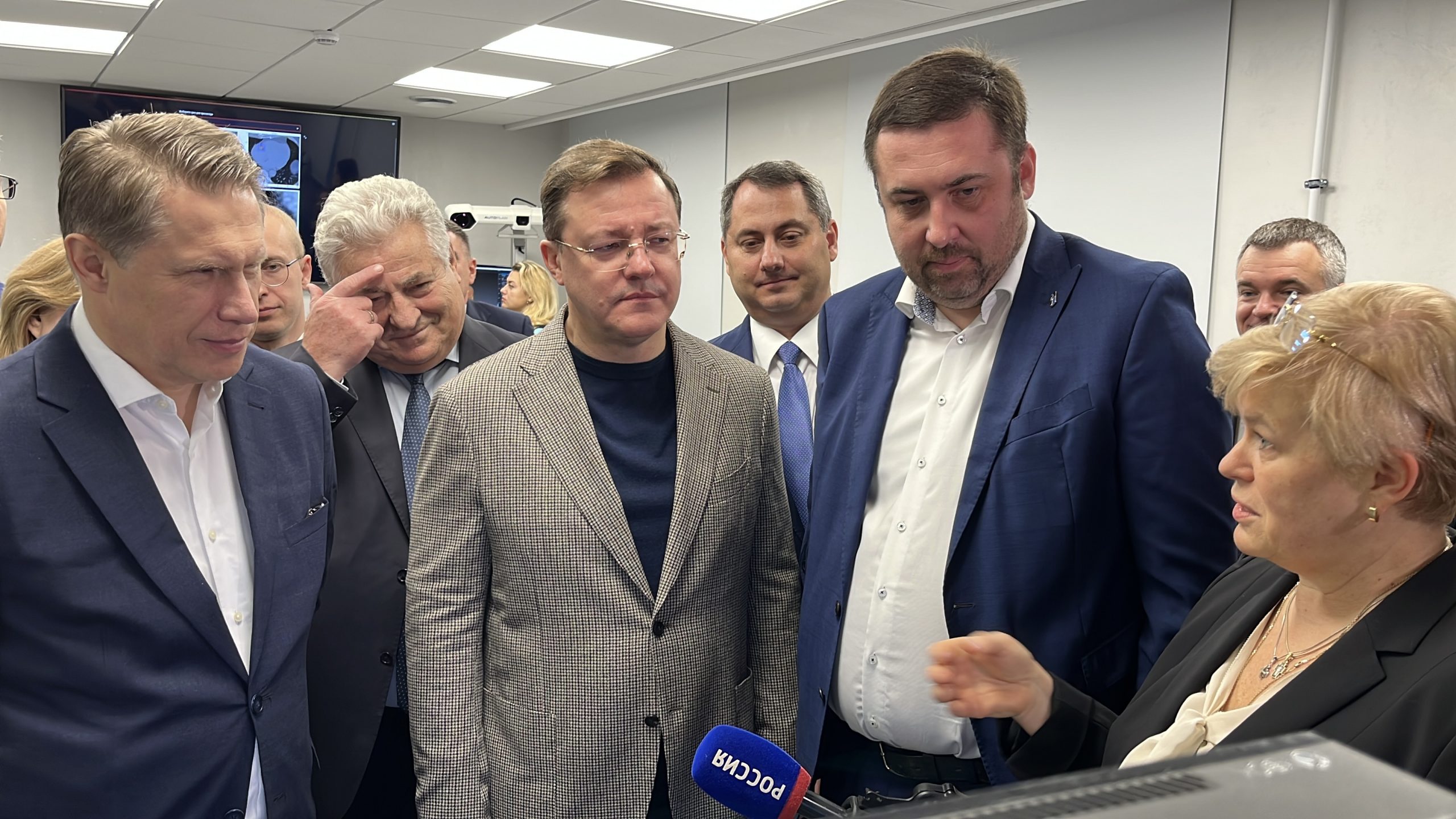 Михаил Мурашко и Дмитрий Азаров дали старт серийному производству инновационной продукции СамГМУ