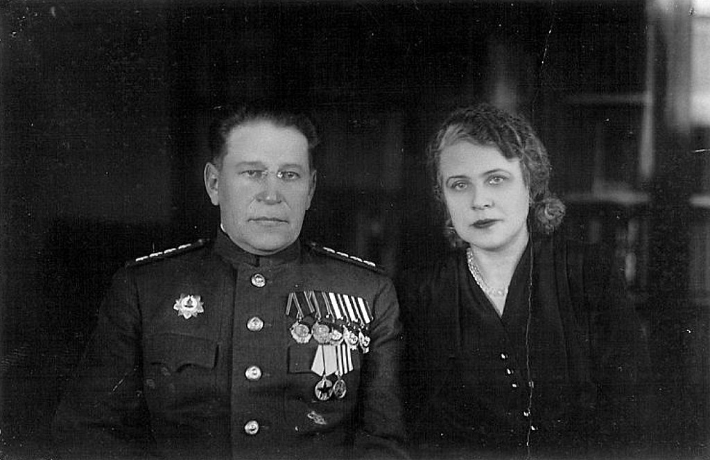 В Самаре открыли мемориальную доску командующему военным парадом 7 ноября 1941 года генералу армии Максиму Пуркаеву