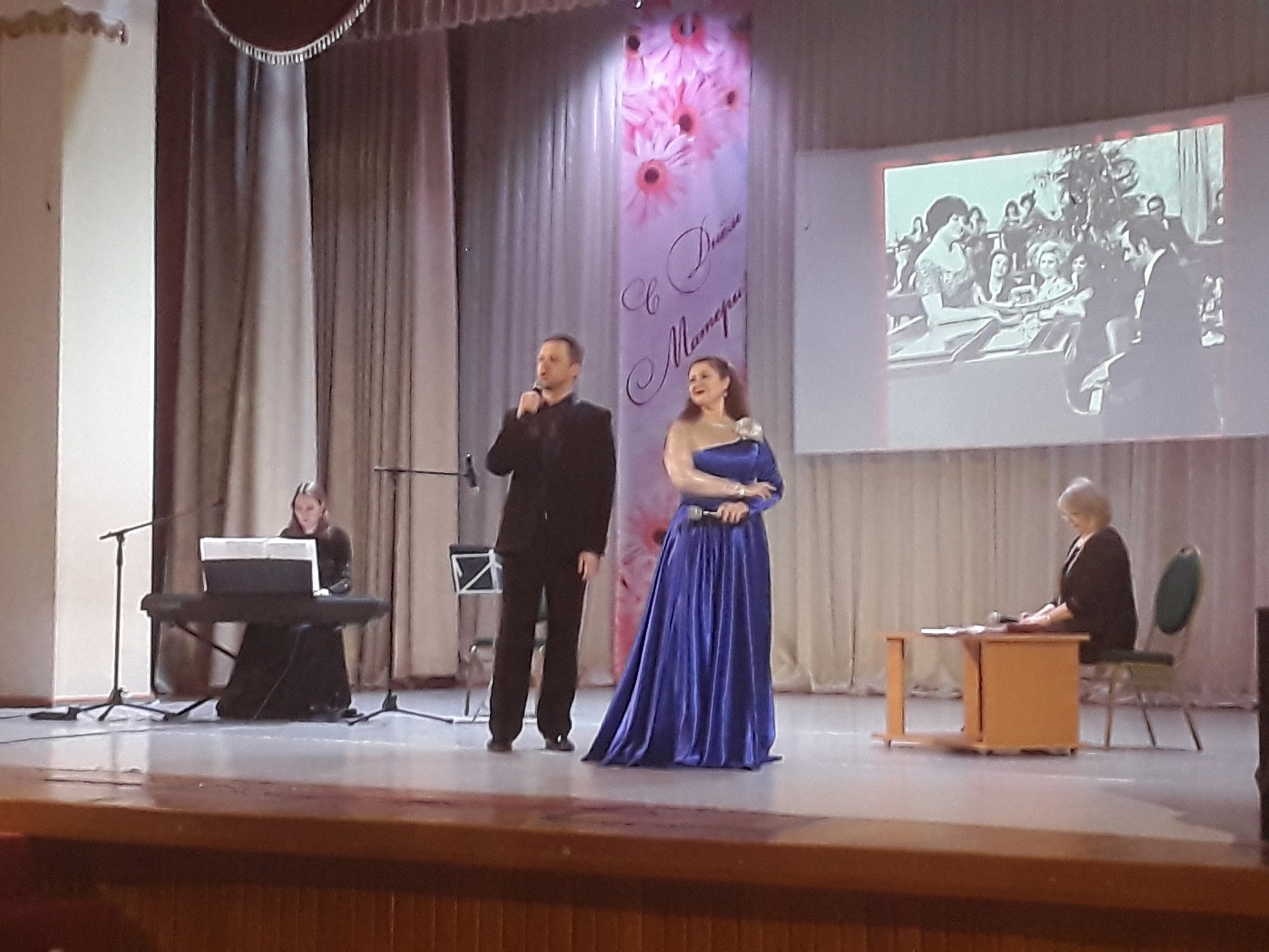 В Самаре в ДК "Заря" прошел концерт, посвященный Дню матери