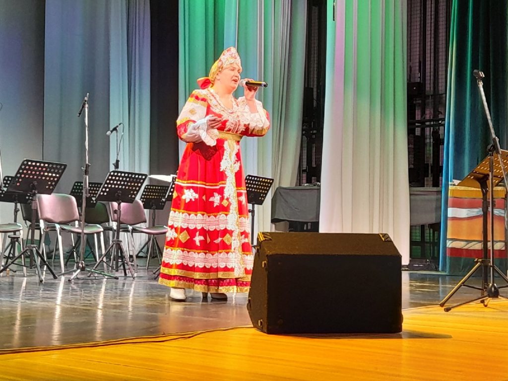 В Доме культуры «Октябрь» проходит патриотический концерт «Россия - родина моя»
