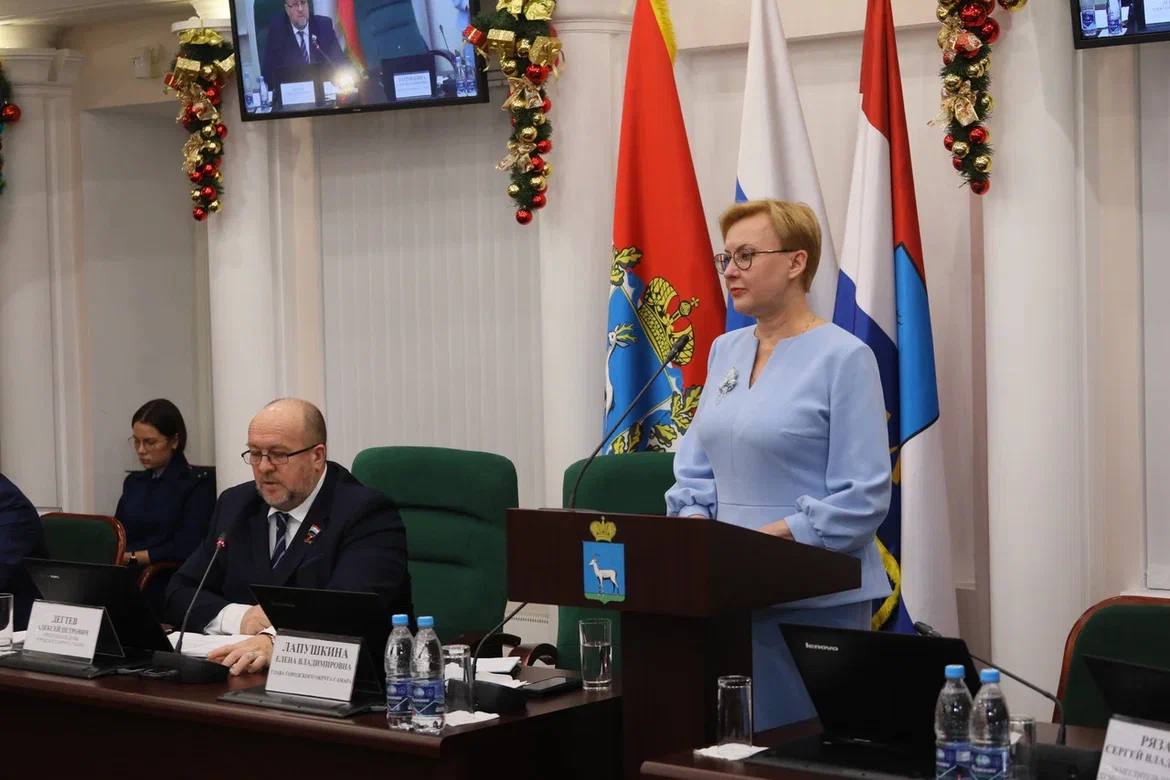 Депутаты городской думы единогласно избрали Елену Лапушкину главой города