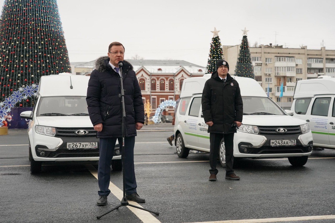Губернатор передал 51 автомобиль в медучреждения Самарской области в декабре 2022 года