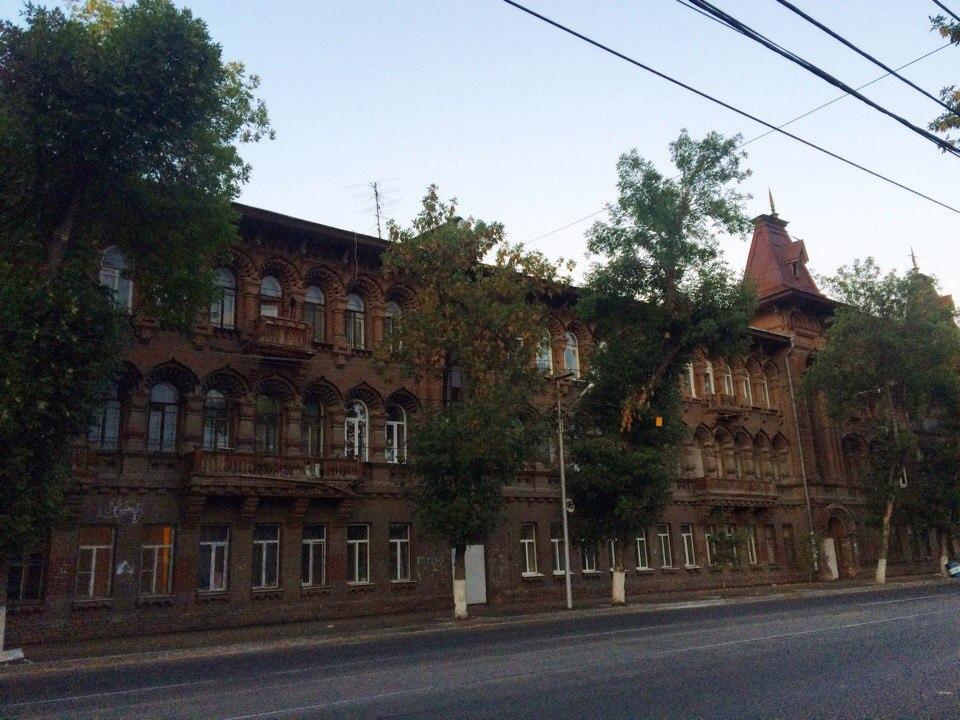 Глава города вместе с Александром Хинштейном обсудила ремонт Дома Челышева