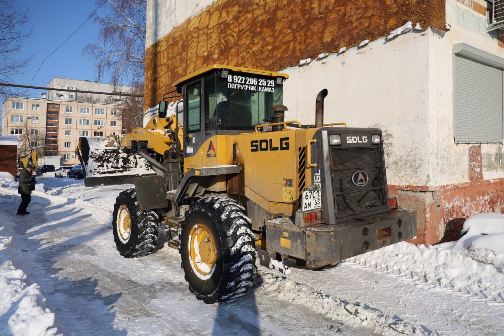 Елена Лапушкина проверила, как службы благоустройства справляются с уборкой снега