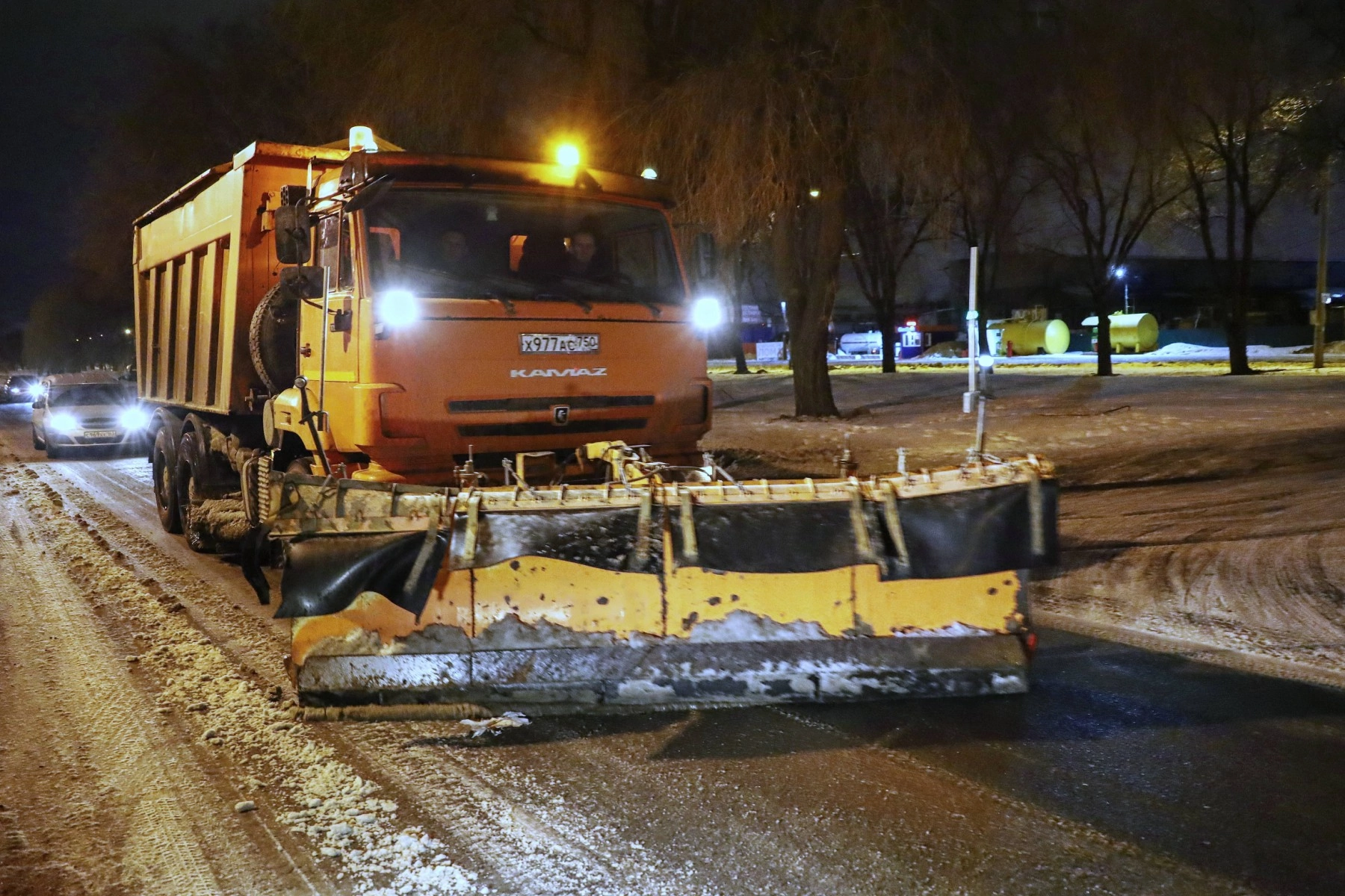 Самарские дорожники продолжают расчищать дороги, отремонтированные по нацпроекту