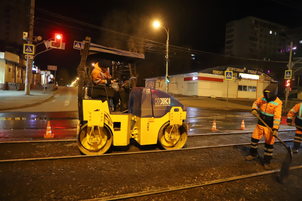 В Самаре приводят в порядок трамвайное междупутье на перекрестках