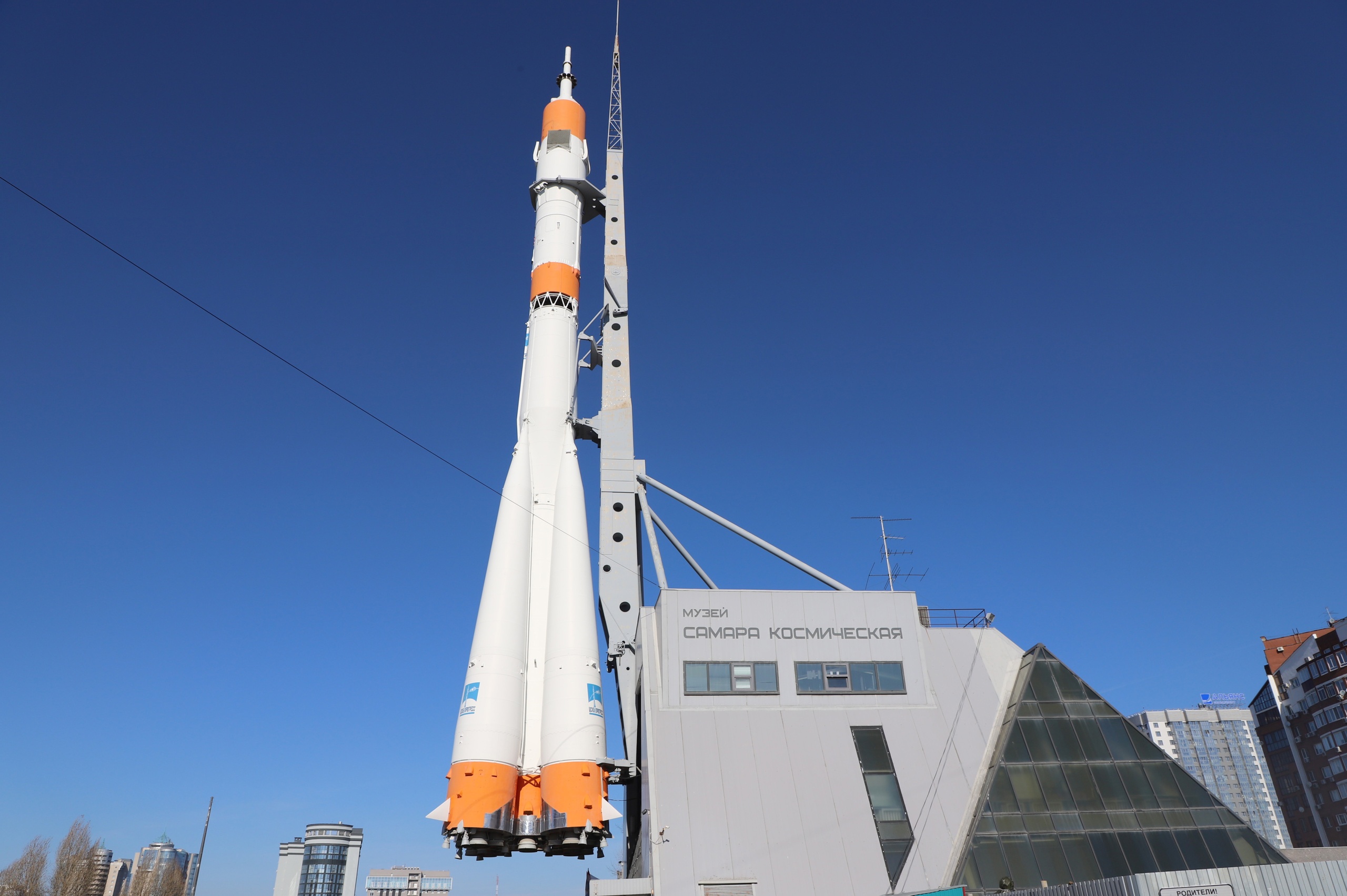 На конструкциях ракеты «Союз» у музея «Самара космическая» начали устанавливать датчики мониторинга