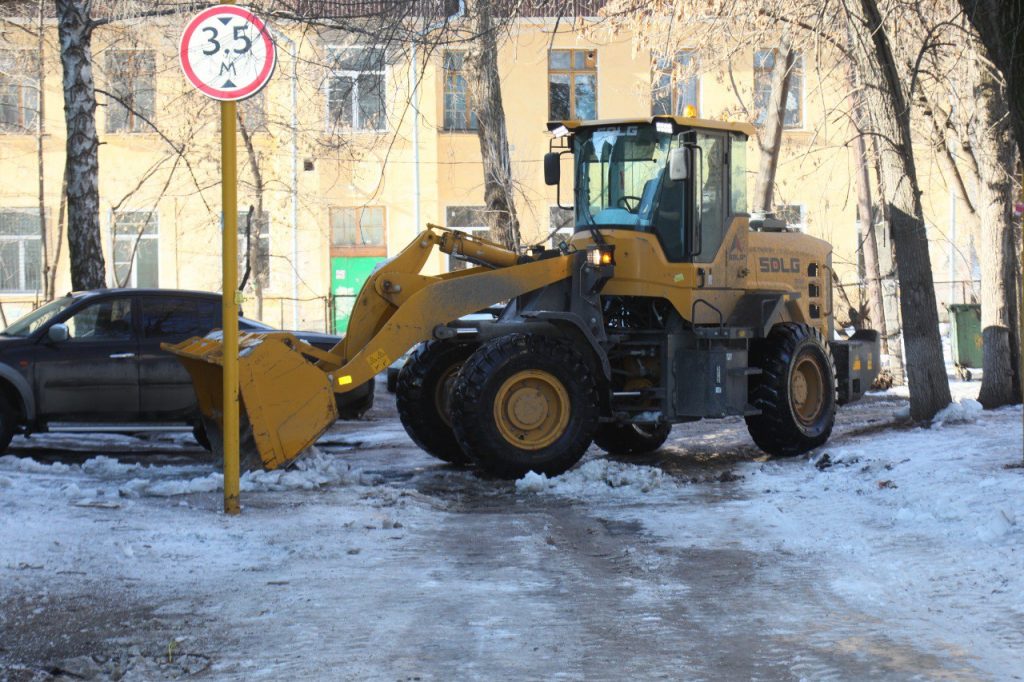 Глава Самары проверила, как коммунальщики выполняют работы по вывозу снега и откачке талых вод