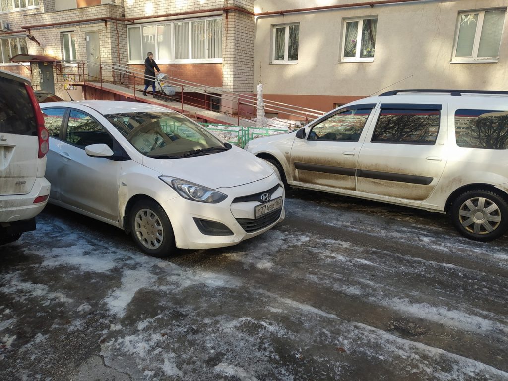 Административная комиссия выявила нарушения во дворах Кировского района