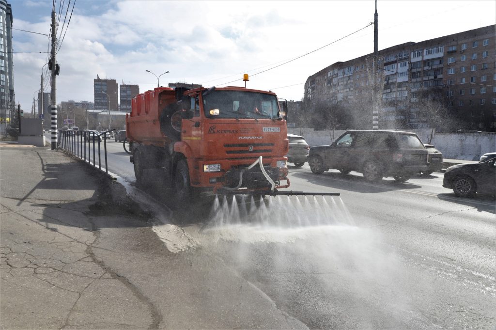 Улицы Самары начали мыть и пылесосить