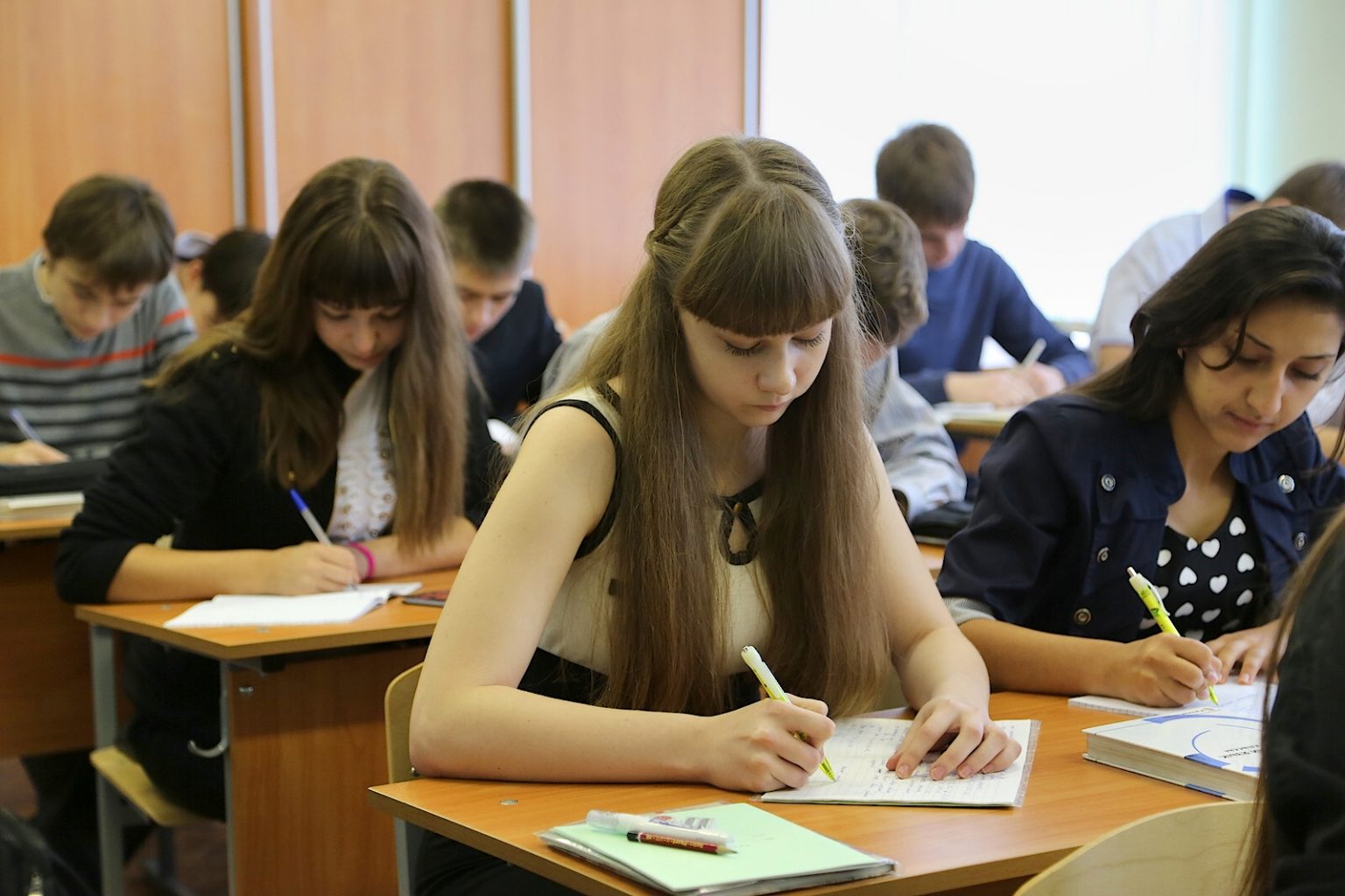 Школьники России начали писать проверочные работы