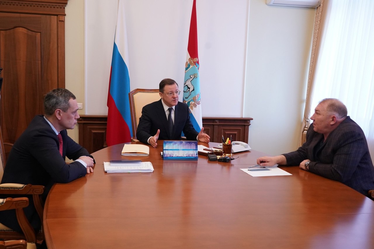 Губернатор Дмитрий Азаров обсудил вопросы поддержки военнослужащих и их семей с командармом Андреем Колотовкиным