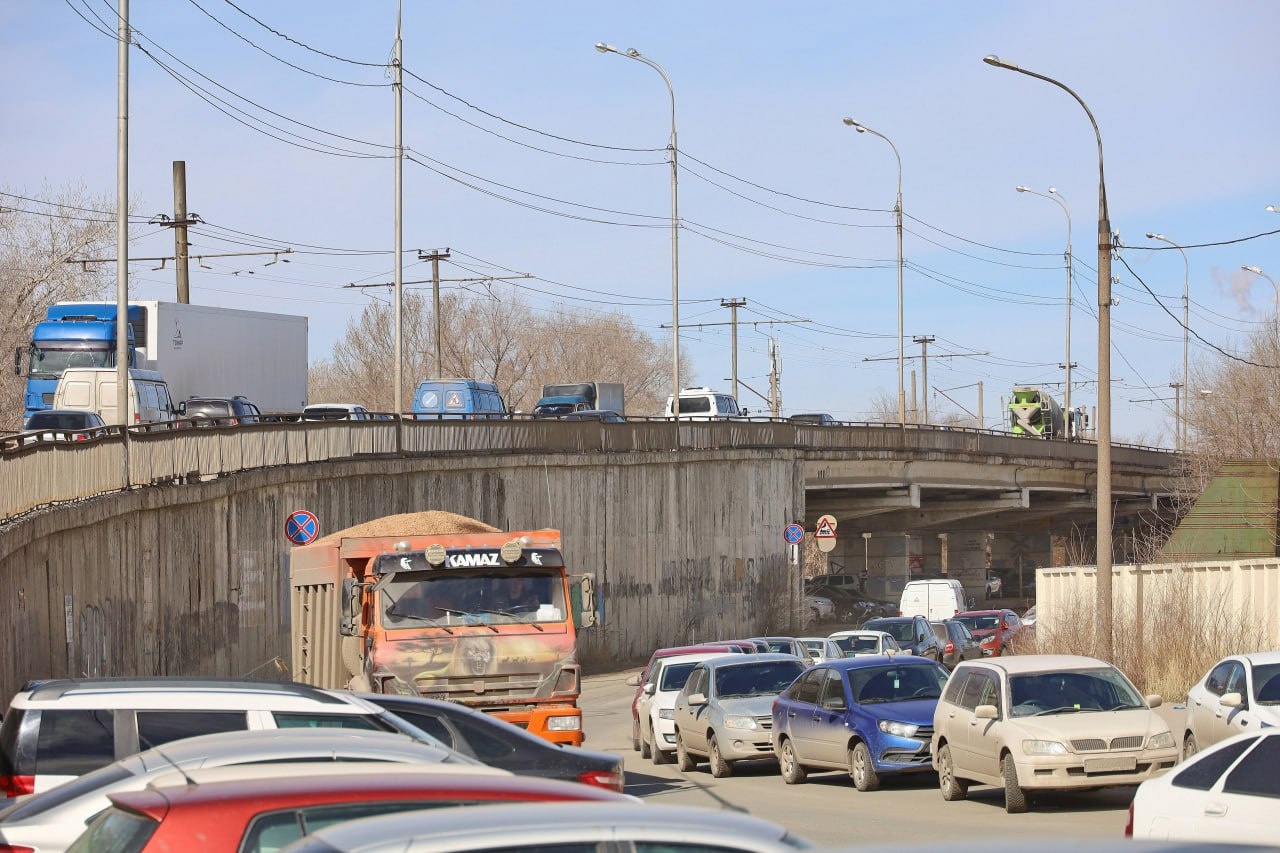 Стало известно, как будет ездить транспорт из-за ремонта путепровода на улице Земеца