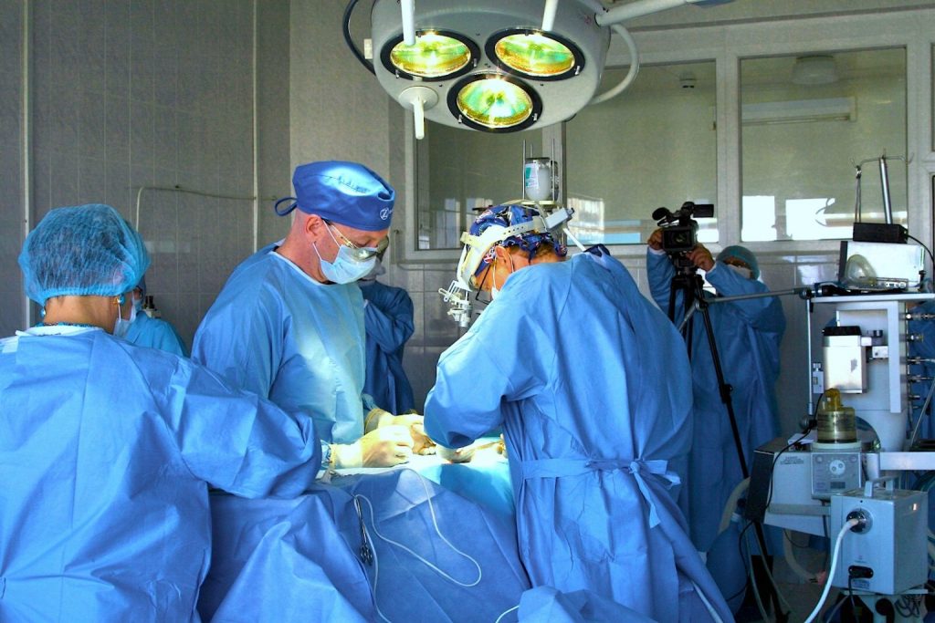 Самарские врачи впервые провели операцию на коленном суставе полуторагодовалого ребенка