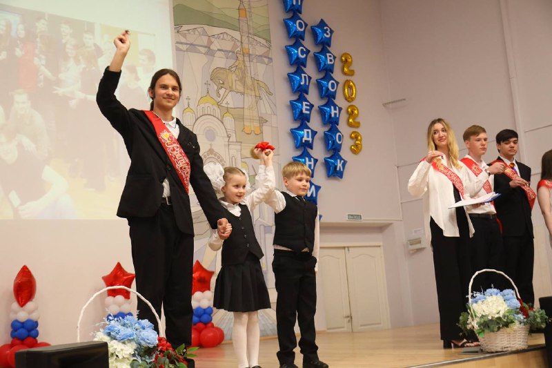 Глава города Елена Лапушкина поздравила самарских выпускников с последним звонком