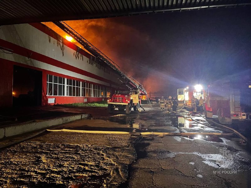 Пожарные МЧС России потушили крупный пожар в Самарской области