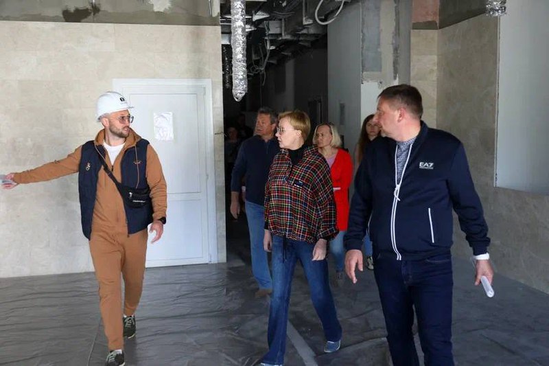 Глава Самары Елена Лапушкина проверила ход строительства детского сада №332 в Промышленном и бассейна в Куйбышевском районах
