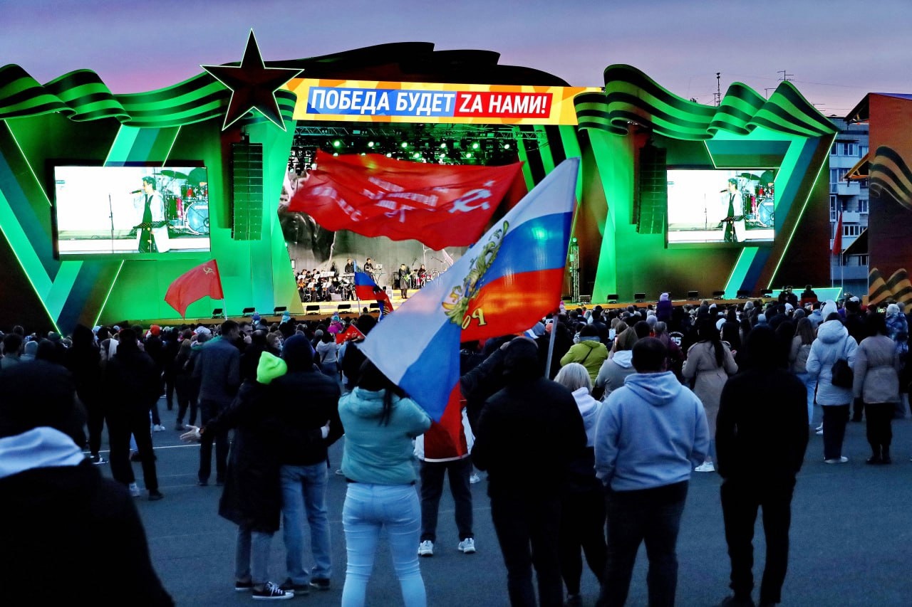 "Назло врагам, в знак нашей солидарности и единства" - губернатор поздравил жителей региона с Днем Победы на праздничном концерте