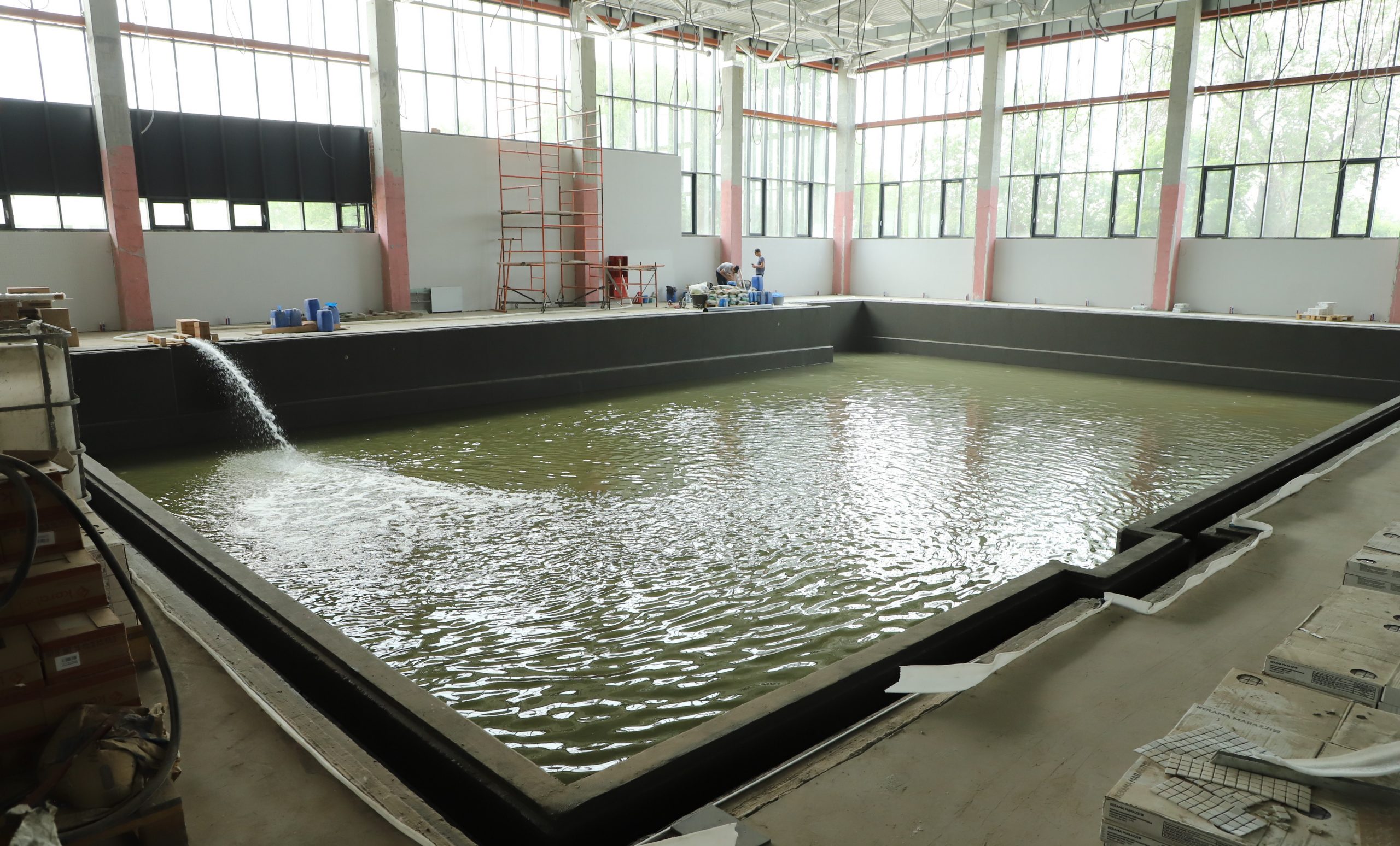 В новом бассейне в Куйбышевском районе проверили гидроизоляцию