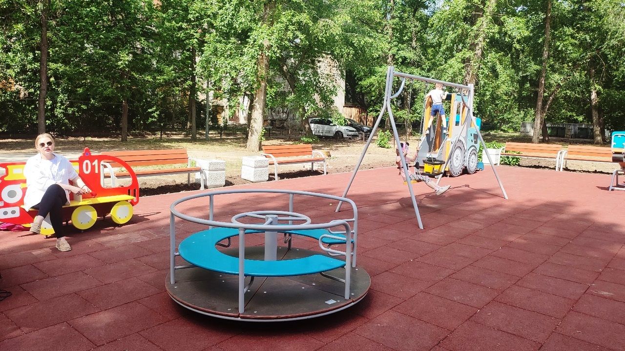 В одном из отремонтированных дворов в Ленинском районе Самары появилась детская площадка