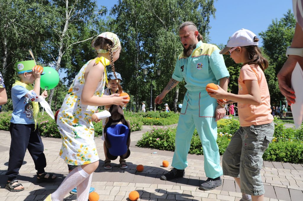 В Струковском саду прошел фестиваль «Пусть всегда будет детство»