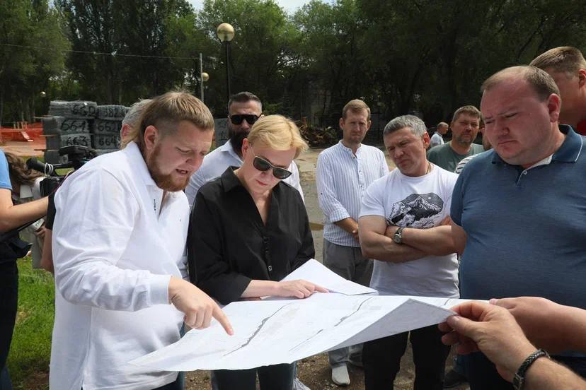 Елена Лапушкина проверила ход работ по благоустройству самарских парков и скверов, выбранных жителями города