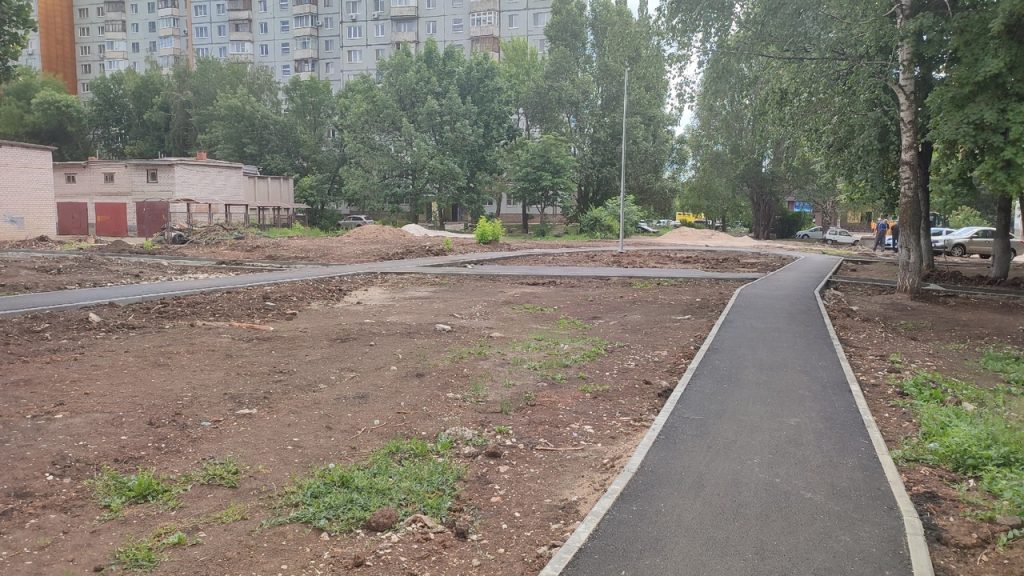 В одном из дворов в Кировском районе появятся детская и спортивная площадки