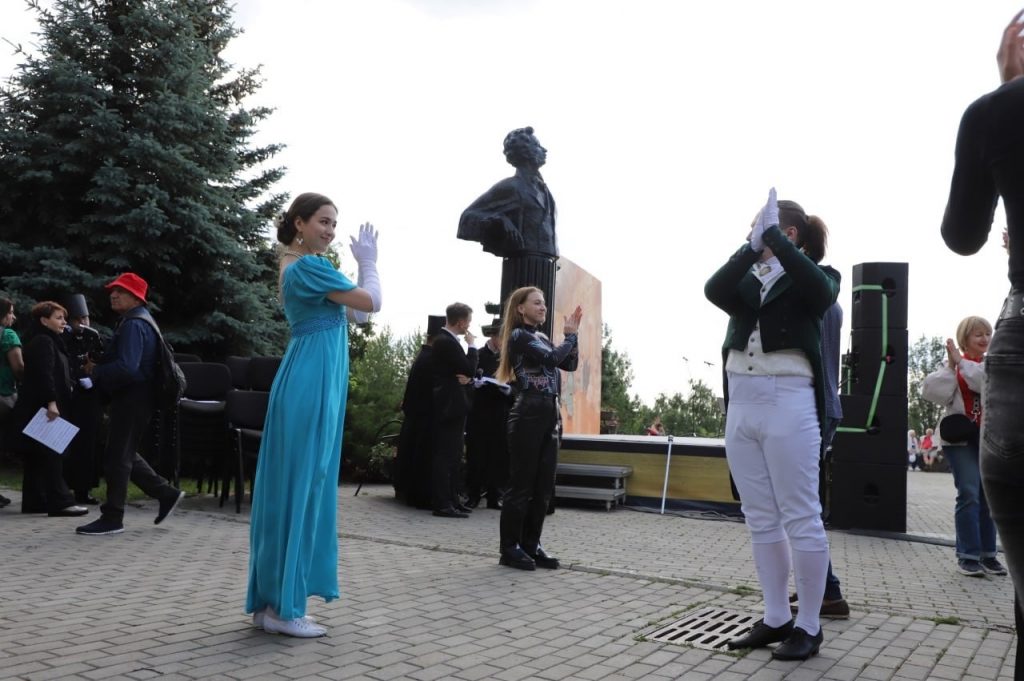 В самарском сквере имени Пушкина прошел праздник, посвященный Дню русского языка и поэзии