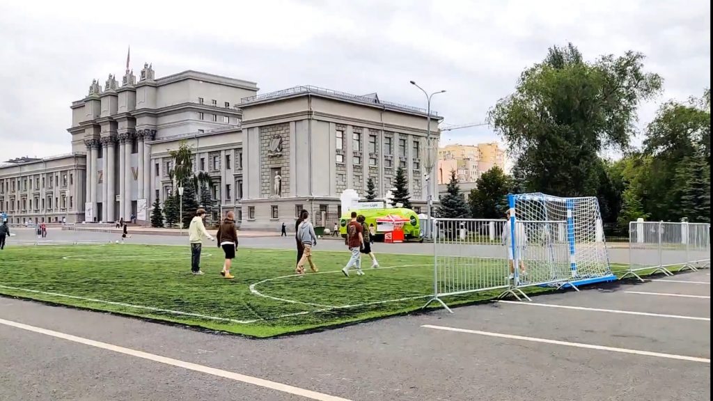 На площади Куйбышева заработали скейт-парк и спортплощадка