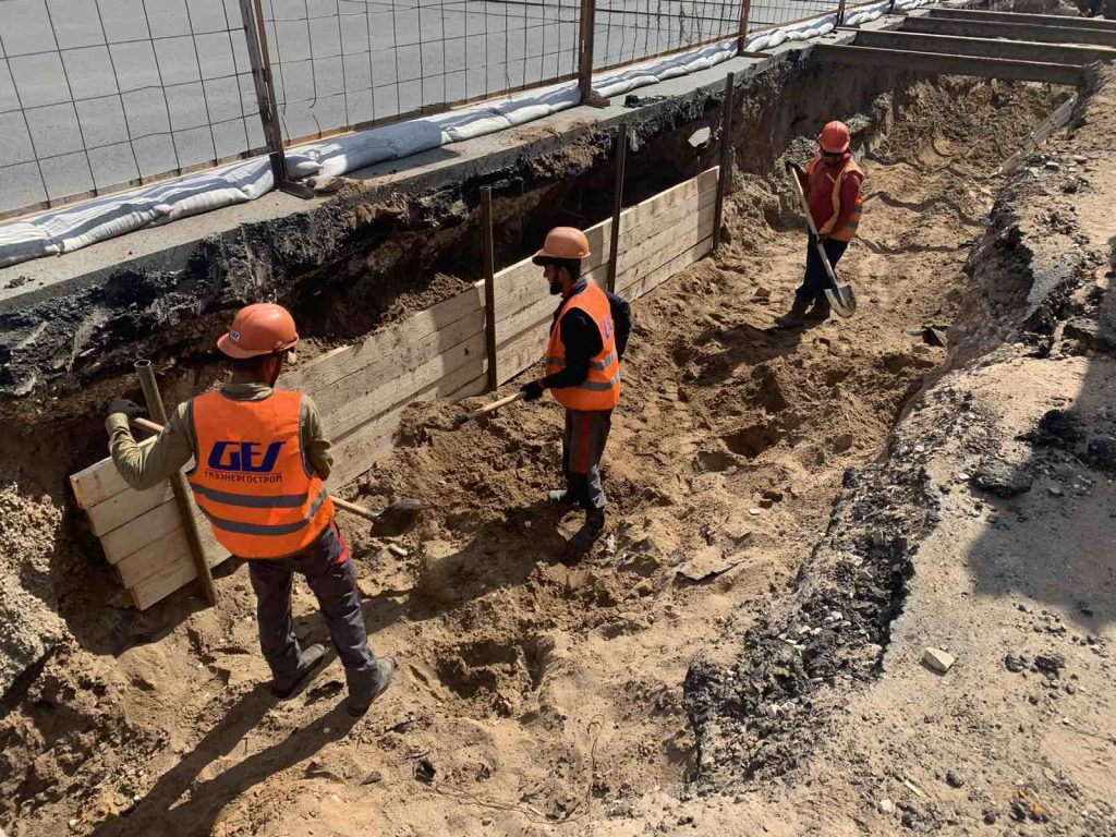 В зоне строительства новой станции самарского метро продолжают перекладывать газовые сети