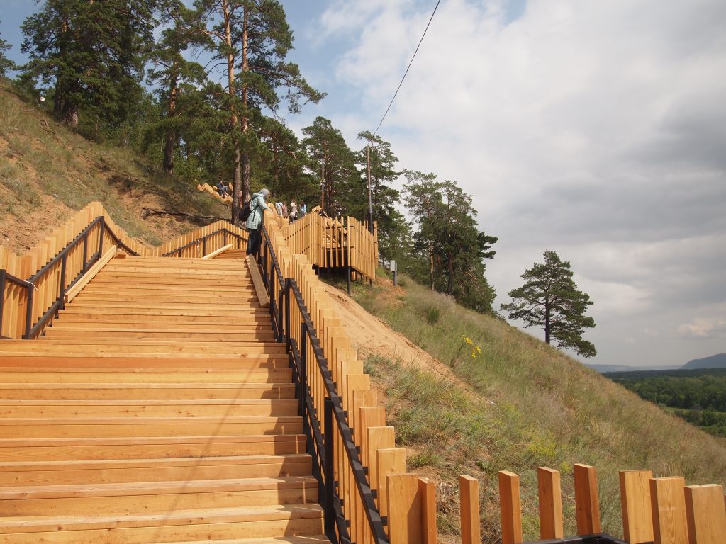Новые лестницы, мосты и амфитеатр: Грушинскую поляну обновили к юбилейному фестивалю