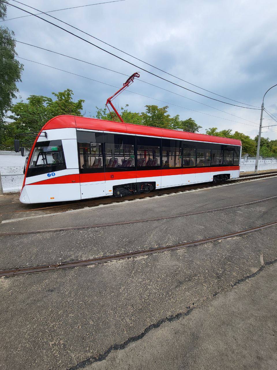 Появились фотографии новых автобусов и трамвайных вагонов, которые привезут в Самару в этом году