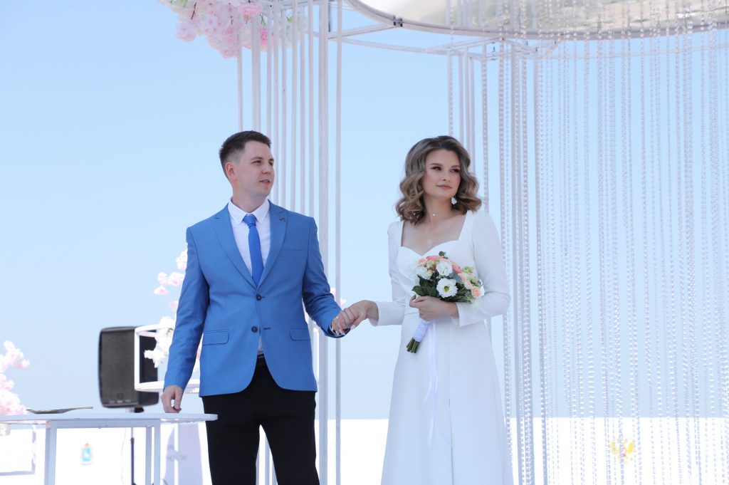 В Самаре в День семьи, любви и верности поженились дознаватели МВД Артем и Анастасия