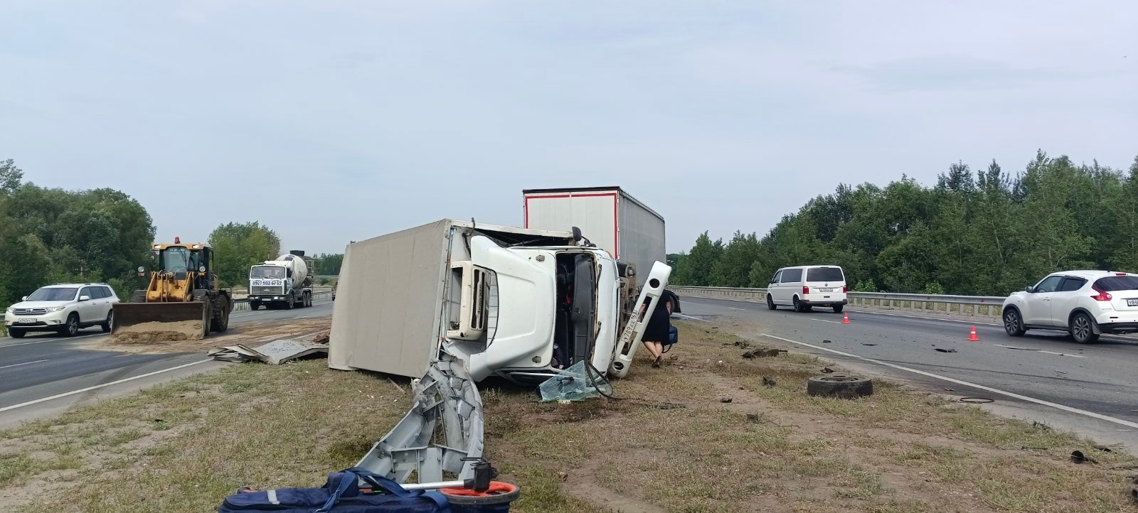 В Самарской области в ДТП с двумя грузовиками погибла 35-летняя женщина