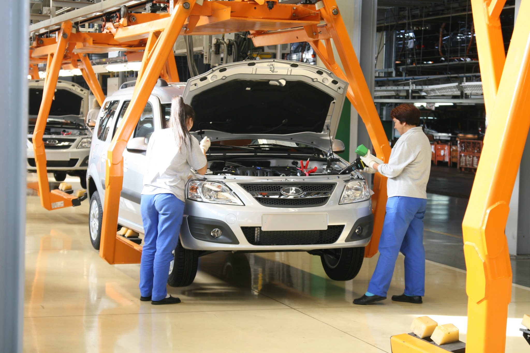АвтоВАЗ возобновит выпуск машин по современному экостандарту