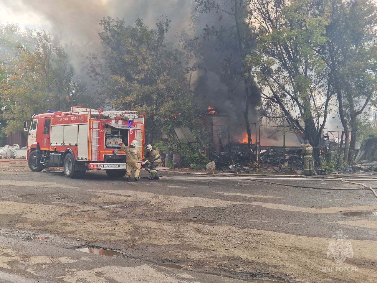 В Кировском районе горел заброшенный дом