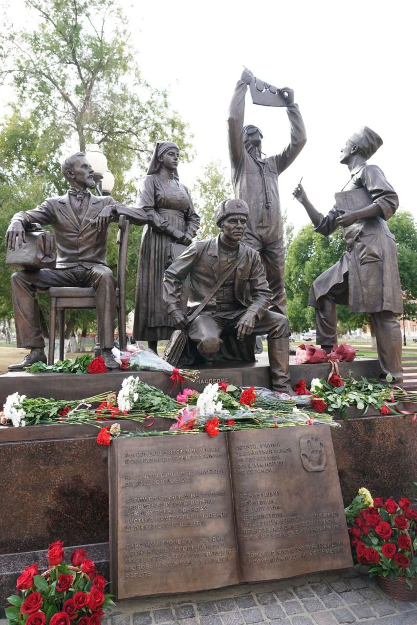 В Самаре открыли памятник в честь медиков