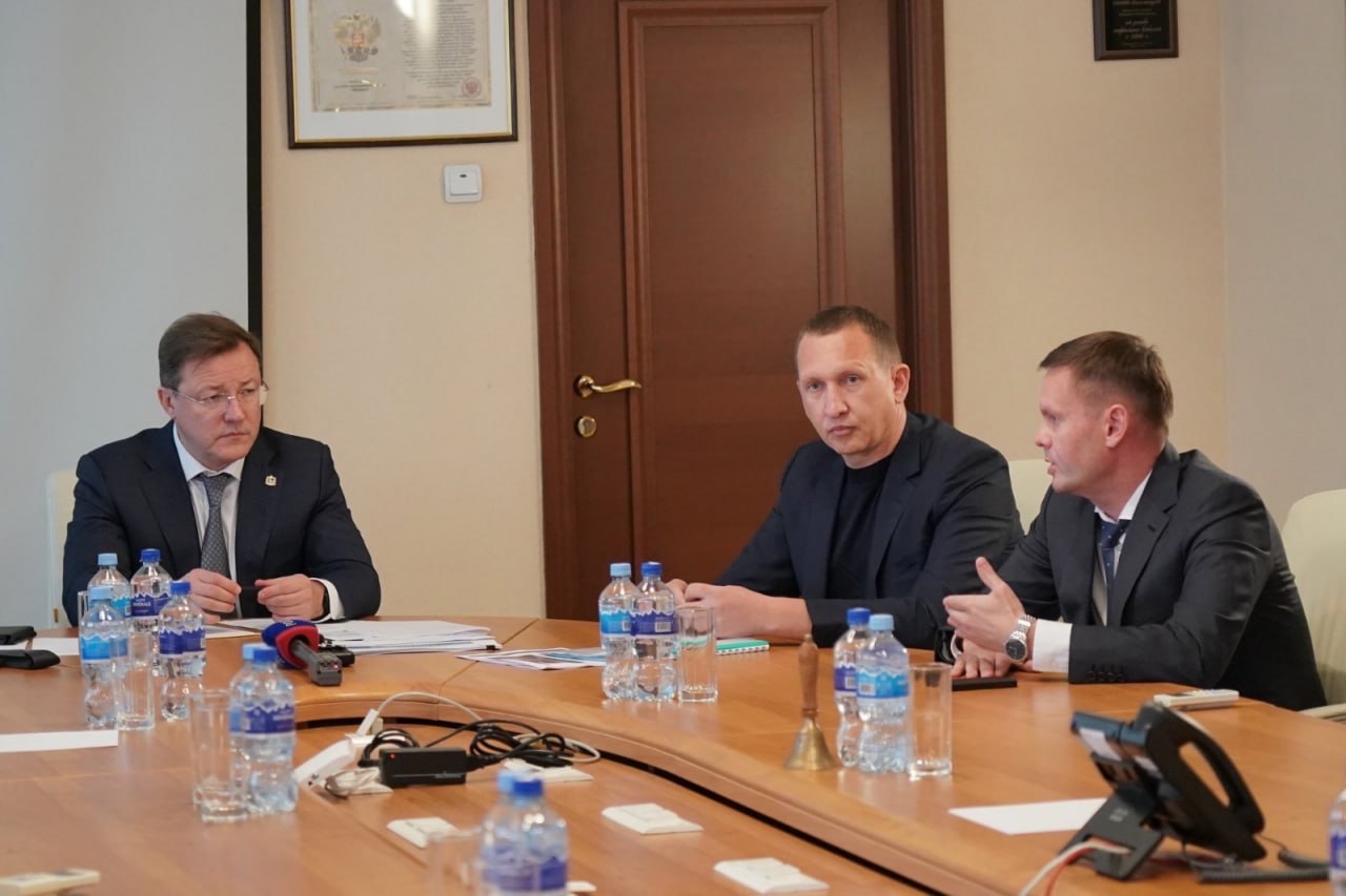 Губернатор Дмитрий Азаров провел встречу по развитию завода ИНКАТЕХ
