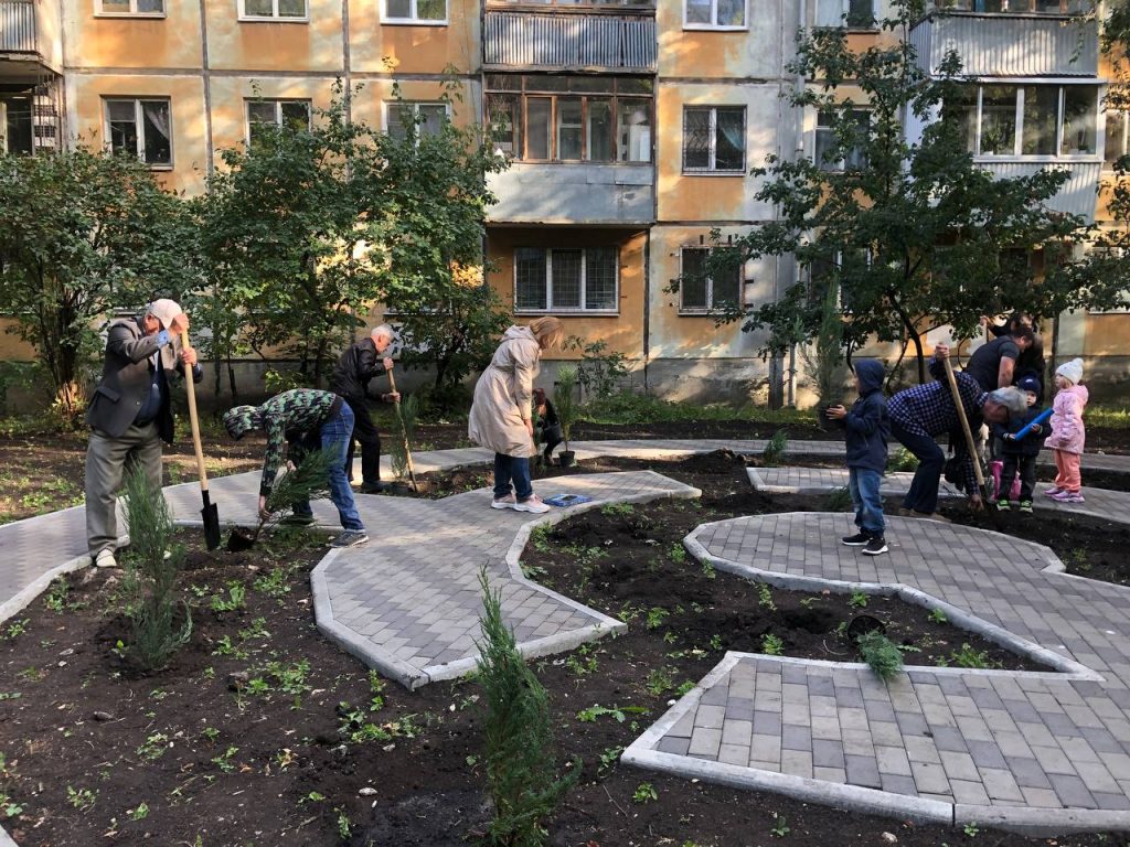 На Московском шоссе в Самаре торжественно открыли обновленный двор
