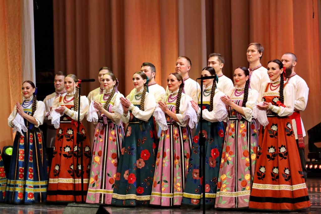 Русские и китайские традиции: рубахи-косоворотки, ханьфу и русский балет