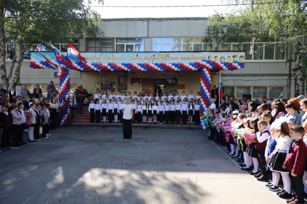Глава Самары приняла участие в торжественной линейке в школе № 79