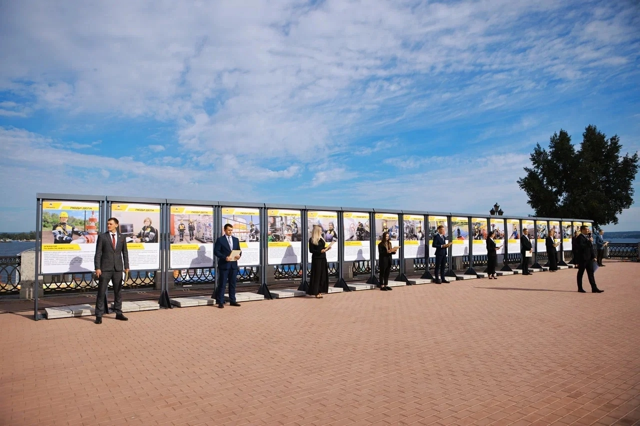 На набережной открылась фотовыставка «Люди дела»