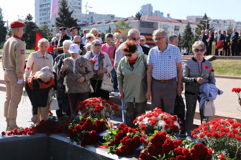 В Самаре прошла церемония возложения цветов в честь окончания Второй мировой войны