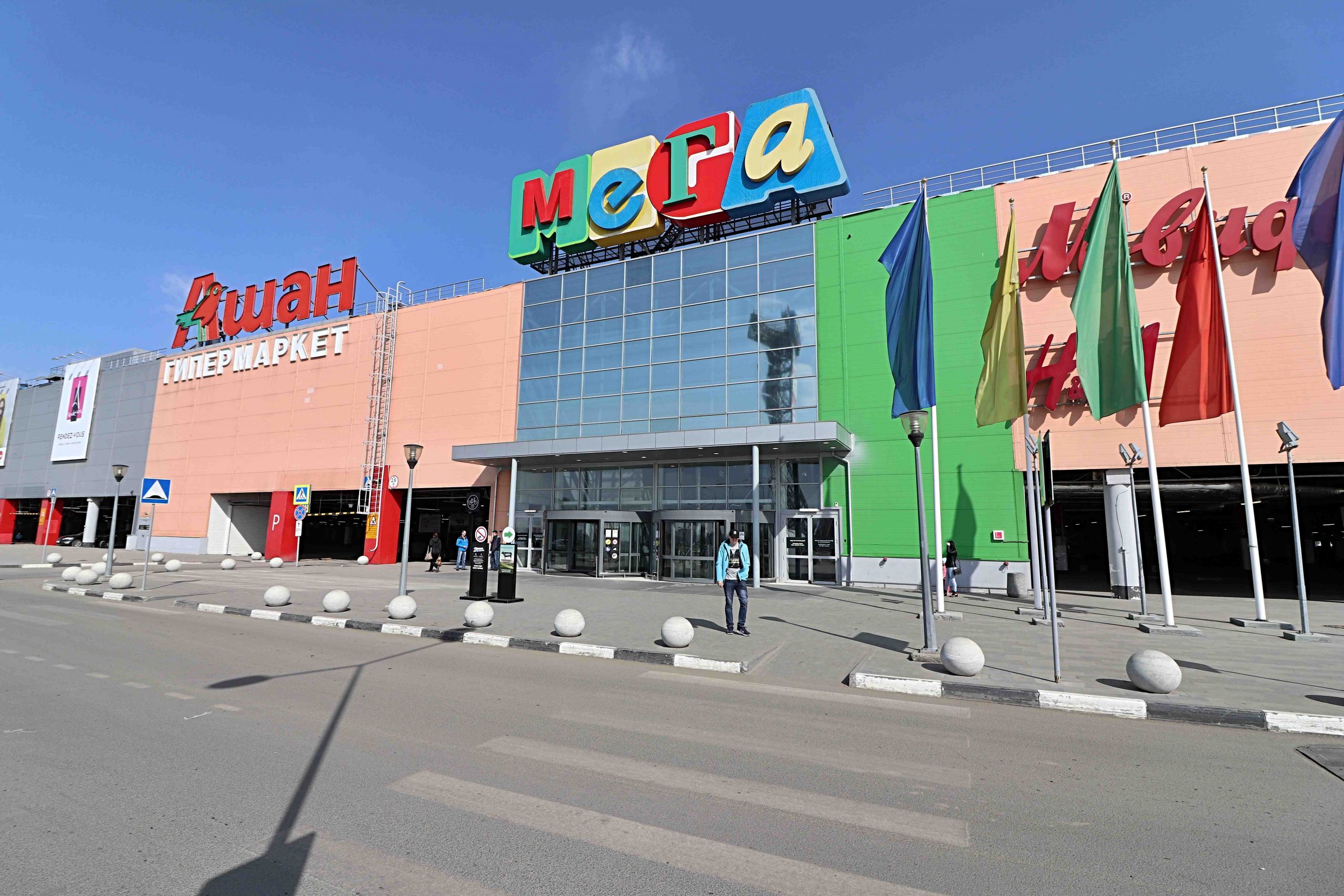 «Газпромбанк» выкупил сеть торговых центров «МЕГА»
